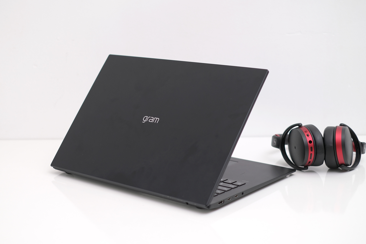  Laptop LG gram 2021 tiếp tục là mẫu laptop gọn nhẹ
