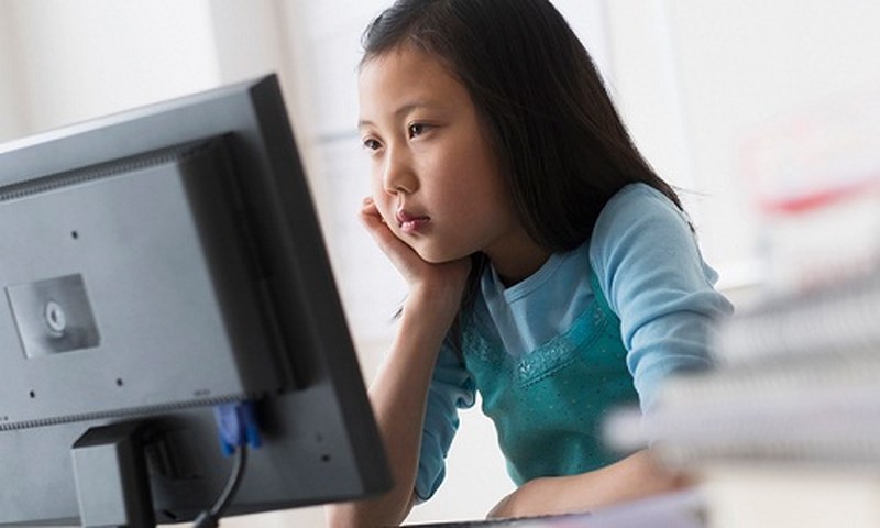 Trẻ em sử dụng máy tính
