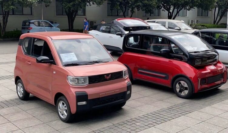 Mẫu xe hơi điện Wuling Hongguang Mini EV giá rẻ thu hút khách Trung Quốc