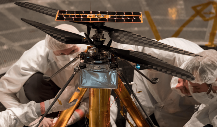 NASA sử dụng trực thăng Ingenuity và đã hạ cánh an toàn trên bề mặt sao Hỏa